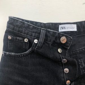 Black denim ZARA shorts!